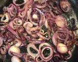 Foto del paso 14 de la receta: Cena norteamericana: Hamburguesas caseras con aros de cebolla y salsa barbacoa