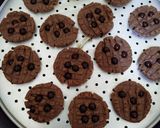 Foto langkah ke 5 dari resep Kue kering choco chips cookies.