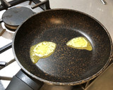 Foto del paso 2 de la receta: Huevo canasta