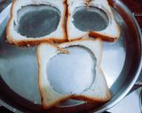 A picture of step 3 of Halloween spooky bread sandwich with tomato sauce.