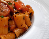 Foto del paso 4 de la receta: Rigatoni con salsa criolla picante y salmón marinado
