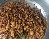 A picture of step 2 of Palak mangodi.
