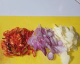 Foto langkah ke 3 dari resep Tumis pare campur teri.