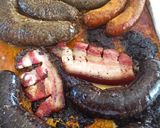 Póréhagymás, almás, lila káposzta, sült kolbásszal és hurkákkal recept fázis 1 fotója