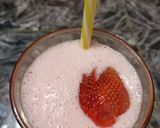 A picture of step 2 of Strawberry smoothie.