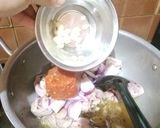 A picture of step 5 of Alo baingan gosht (mutton gravy).
