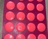 Une image de l'étape 1 de Macarons au framboises et au chocolat.