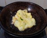 Foto langkah ke 3 dari resep Telur Dadar Pare.