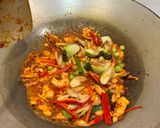 รูปขั้นตอนการทำที่ 3 ของ ไก่ผัดเผ็ด