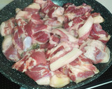 Foto del paso 1 de la receta: Arroz con cerdo, zanahoria y papa