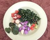 Foto langkah ke 2 dari resep Cumi cabai hijau simple pasti enak.