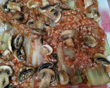 Foto del paso 3 de la receta: Lasaña de tallos de acelga con salsa de carne y champiñones