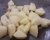 A picture of step 3 of Aloo Shimla mirch ki sabzi.