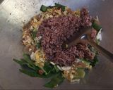 Foto langkah ke 3 dari resep Nasi Goreng Merah extra Sayuran 💕.