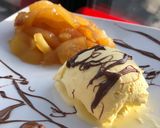 Une image de l'étape 3 de Pommes poêlé et glace à la vanille.