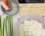 Foto langkah ke 5 dari resep Sushi roll 🥒🍤.