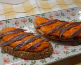 Foto del paso 3 de la receta: Tosta de porra con pimientos de piquillo
