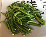 Une image de l'étape 1 de Purée de piments indiens à l'ail fumé, coriandre et citron.