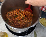 Foto del paso 7 de la receta: Potaje de garbanzos y judías