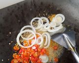 Foto langkah ke 3 dari resep Tumis zucchini kacang panjang.