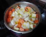 Foto del paso 1 de la receta Crema de zanahorias y calabacín con arroz y batata