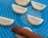 Hình bước làm 4 của món Bánh Bao Đài Loan kẹp Heo Giòn Da & Kimchi - Skinny Taiwanese Bao with Crispy Pork & Kimchi