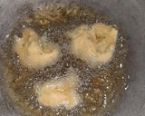 A picture of step 2 of Onion Pakoda.