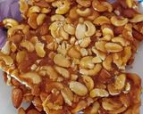 ડ્રાયફ્રુટ ચીકી (Dryfruit Chikki Recipe In Gujarati) રેસીપી સ્ટેપ3ફોટો