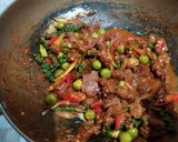 รูปขั้นตอนการทำที่ 4 ของ ผัดเผ็ดเนื้อ ใบยี่หร่า