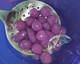 Foto langkah ke 4 dari resep Bola Ubi Es Buah.