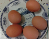 Foto del paso 1 de la receta: Ensalada de aguacates, tomates y huevos rellenos