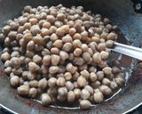 A picture of step 8 of Chole Bedmi Puri.