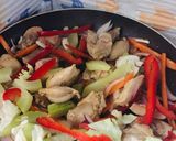 Foto del paso 2 de la receta: Wok de pollo salteados con vegetales y arroz integral!