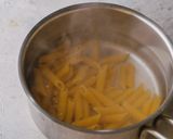 Foto langkah ke 2 dari resep Cheesy spinach pasta (vegan).