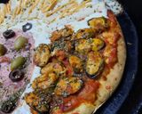 Foto del paso 7 de la receta: Pizza con mejillones, palmitos, jamón