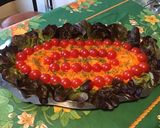 Une image de l'étape 8 de Salade de carottes, tomates et feuille de chêne rouge.