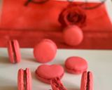 Une image de l'étape 2 de Macarons au framboises et au chocolat.