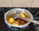 A picture of step 9 of Egg peas masala.