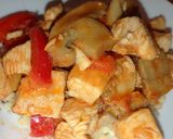 Gombás csirkemellkockák paradicsomosan recept fázis 4 fotója