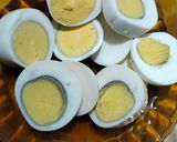 Foto langkah ke 2 dari resep Telur Rebus Goreng.