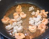 รูปขั้นตอนการทำที่ 6 ของ กุ้งหมูเด้งผัดน้ำมันหอย