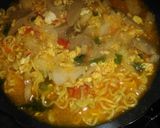 Foto langkah ke 8 dari resep Seblak mie.