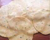Hình bước làm 2 của món Aloo puri (bánh khoai tây chiên phồng Ấn Độ)