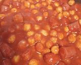 Foto del paso 4 de la receta: Garbanzos con tomate frito y frankfurts