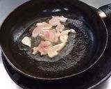 รูปขั้นตอนการทำที่ 3 ของ ถั่วฝักยาวผกะปิใส่ไก่