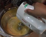 Foto langkah ke 2 dari resep Bolu Marmer Kukus.
