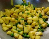 মটরশুঁটি আলু ভাজা মশলা দিয়ে রোল(matarshuti aloo bhaja mashla diye roll recipe in Bengali) রেসিপির ধাপ 1 ছবি