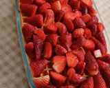 صورة لخطوة 3 من وصفة طبقات الوافل 🧇 مع الكاسترد والفراولة🍓