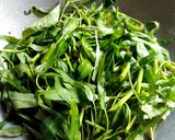Foto langkah ke 3 dari resep Cah Kangkung Telur Puyuh.