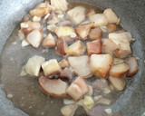 Foto del paso 3 de la receta: Pollo con salsa de setas y queso